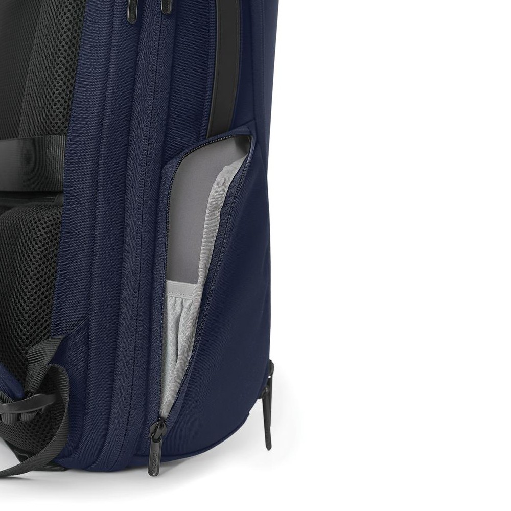 Рюкзак XD Design Bizz Backpack 18-25 л Navy P705.935