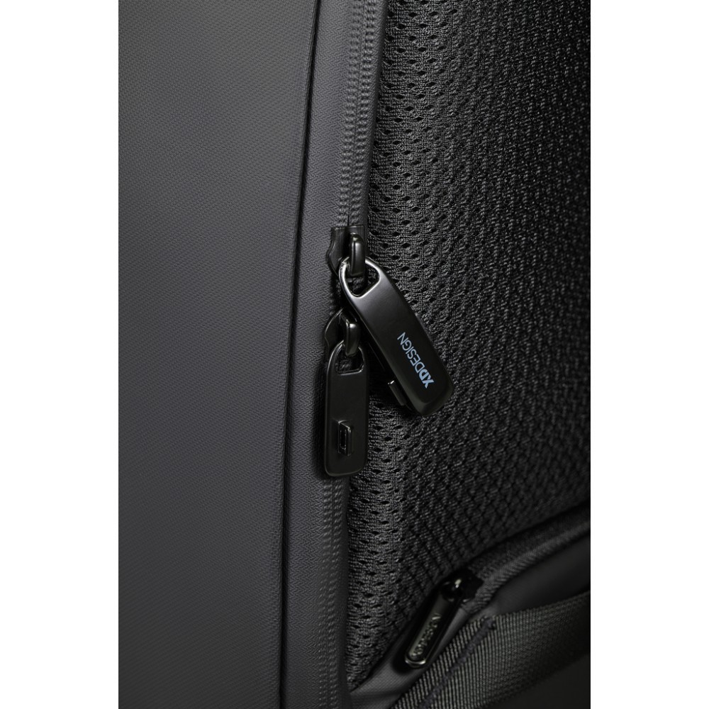 Рюкзак XD Design Bobby Edge Black P706.2501